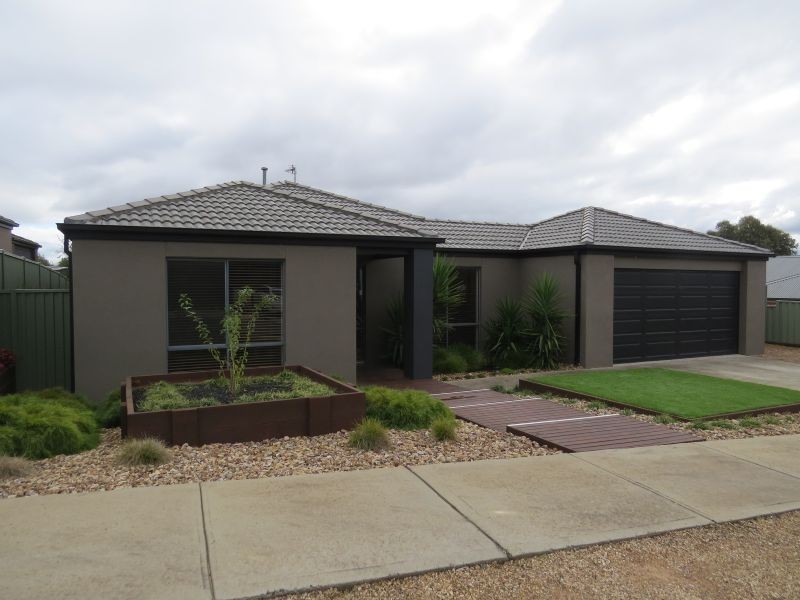 4 Lowry Crescent, Miners Rest VIC 3352