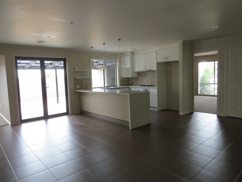 4 Lowry Crescent, Miners Rest VIC 3352