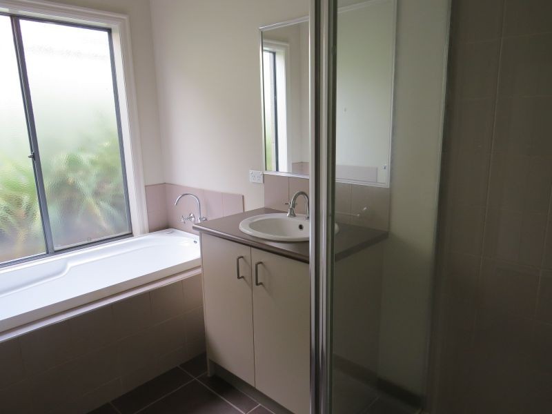 4 Lowry Crescent, Miners Rest VIC 3352