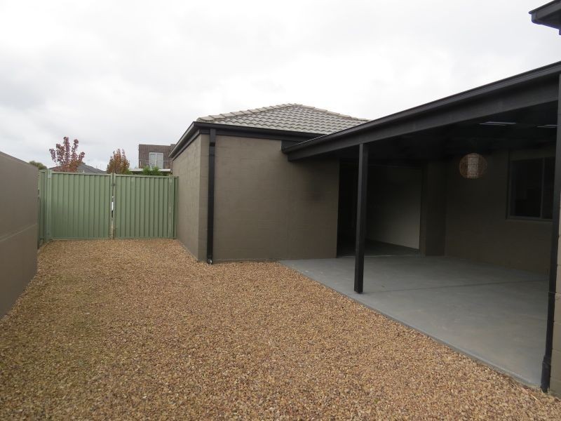 4 Lowry Crescent, Miners Rest VIC 3352