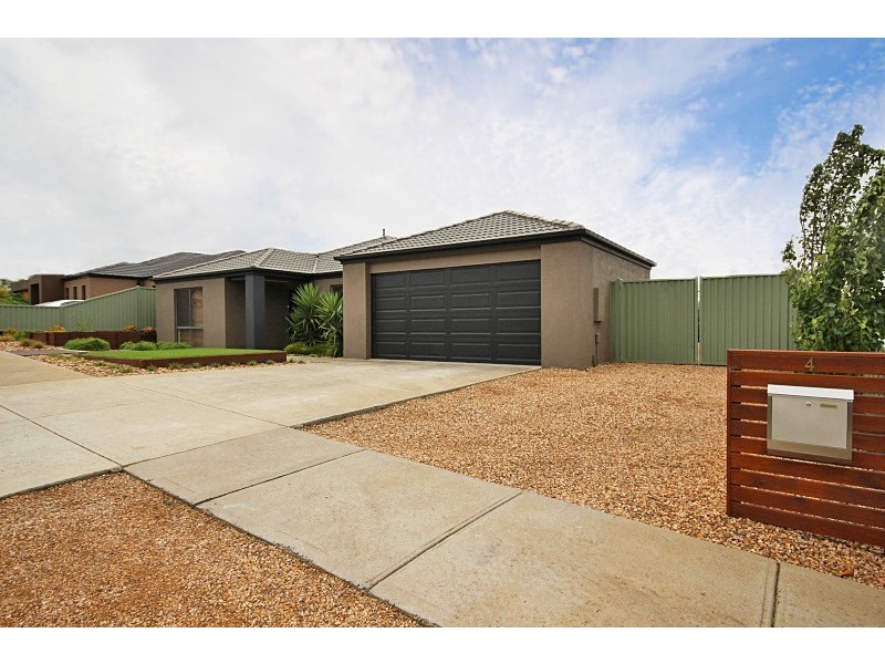 4 Lowry Crescent, Miners Rest VIC 3352