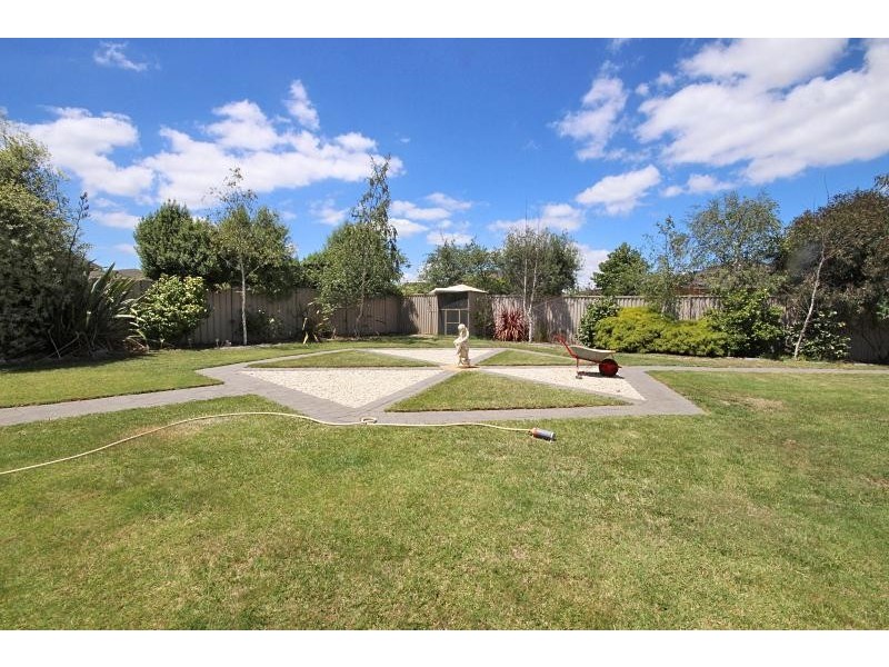 11 Peppertree Court, Alfredton VIC 3350