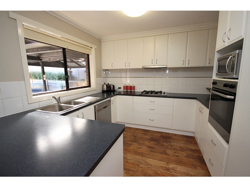 5 McAuley Drive, Brown Hill VIC 3350