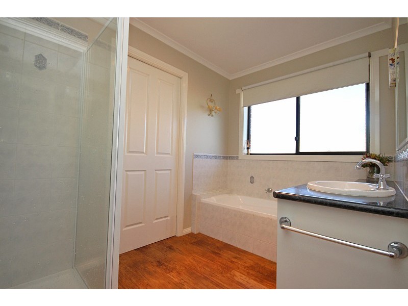 5 McAuley Drive, Brown Hill VIC 3350