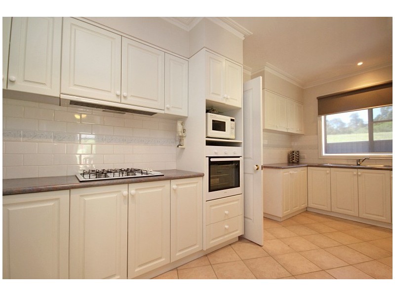 9 Panorama Drive, Black Hill VIC 3350