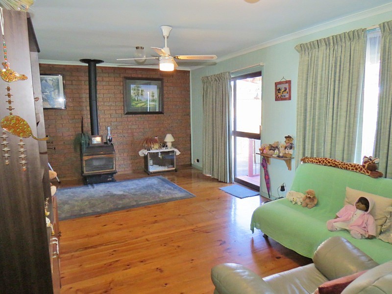 11 Lewis Court, Sebastopol VIC 3356