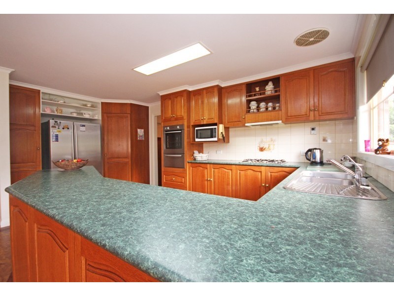 10 The Avenue, Delacombe VIC 3356