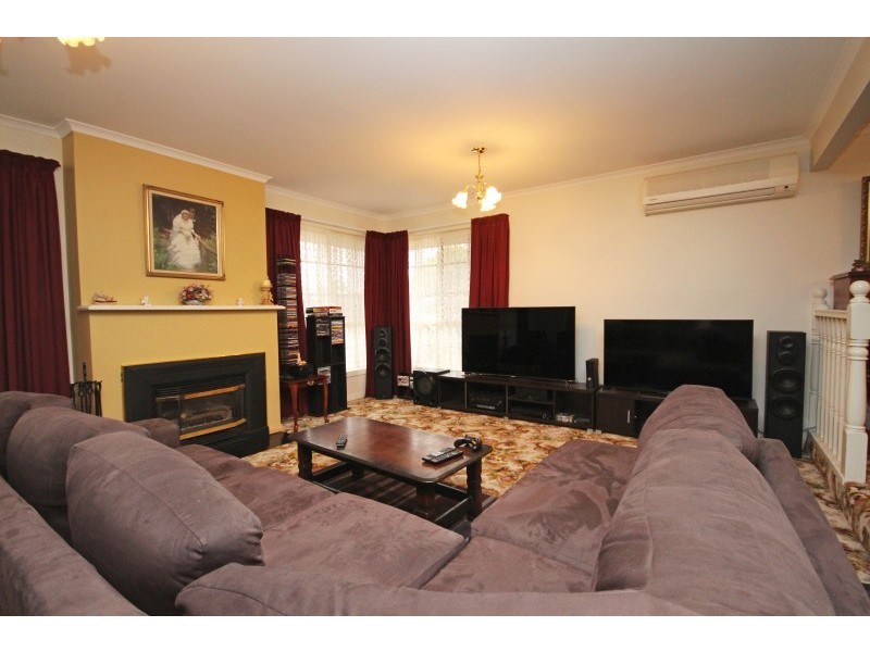 10 The Avenue, Delacombe VIC 3356