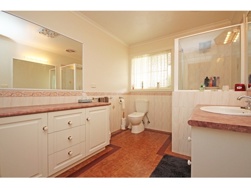 10 The Avenue, Delacombe VIC 3356