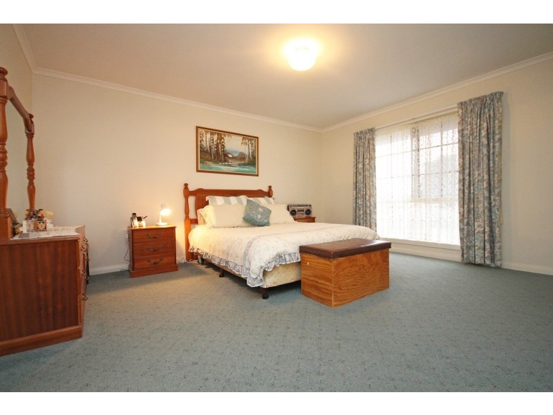 10 The Avenue, Delacombe VIC 3356