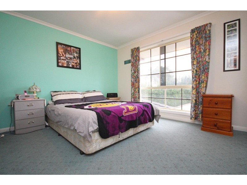 10 The Avenue, Delacombe VIC 3356