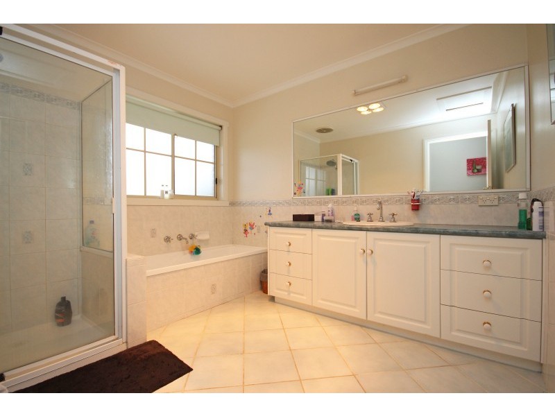 10 The Avenue, Delacombe VIC 3356