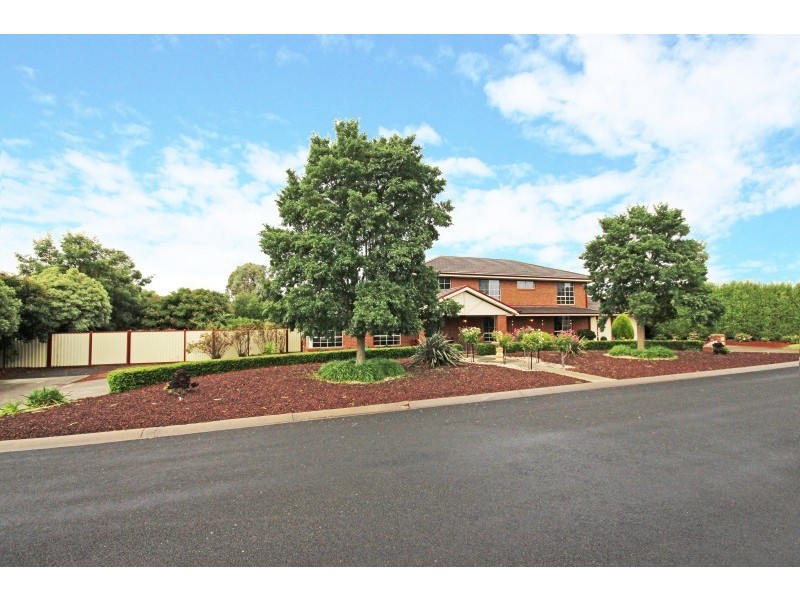 10 The Avenue, Delacombe VIC 3356