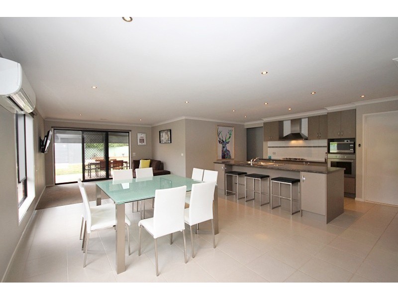 16 Coventry Street, Miners Rest VIC 3352