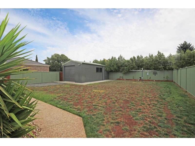 16 Coventry Street, Miners Rest VIC 3352