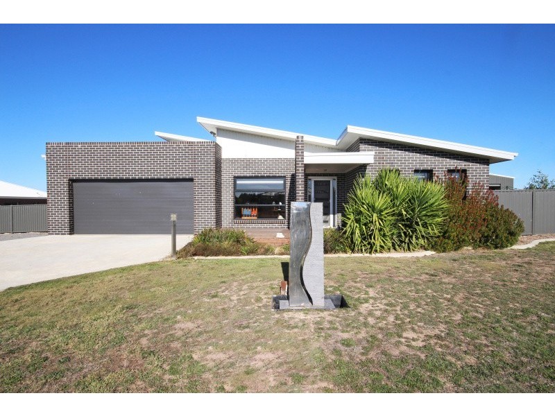 4 Maxwell Street, Cardigan Village VIC 3352