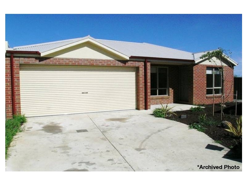 4 Cluden Gardens, Sebastopol VIC 3356