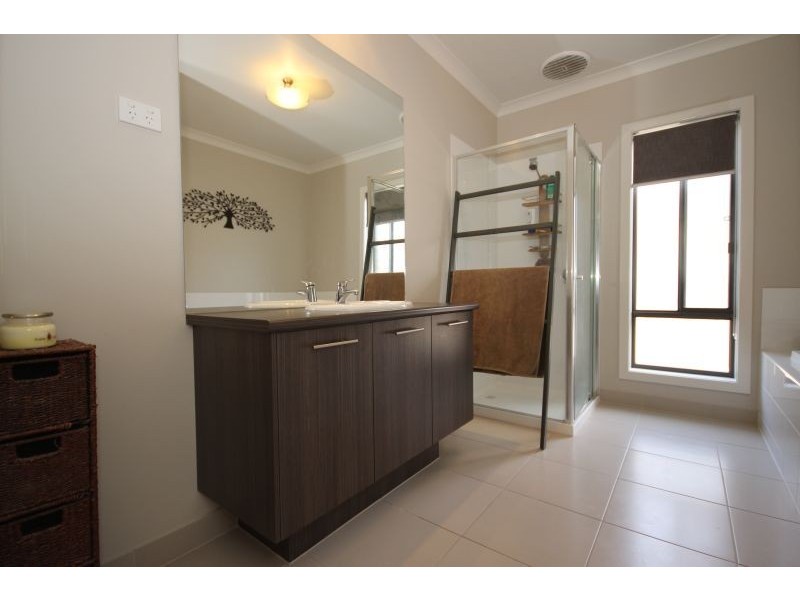 6 Wensleydale Drive, Alfredton VIC 3350