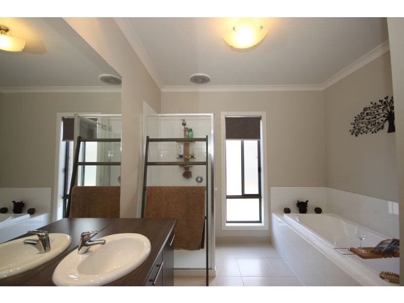 6 Wensleydale Drive, Alfredton VIC 3350