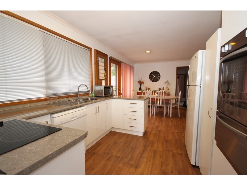 8 Melvyn Crescent, Mount Clear VIC 3350