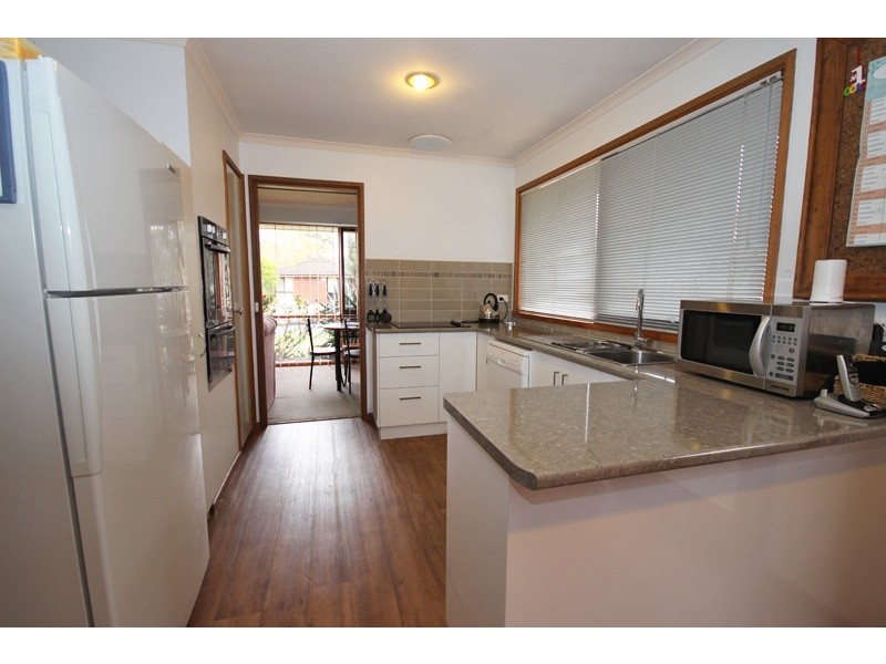 8 Melvyn Crescent, Mount Clear VIC 3350