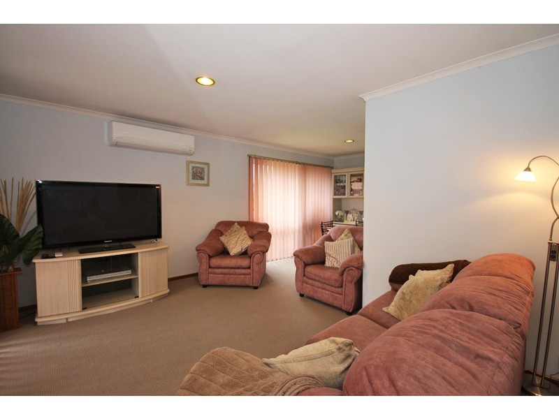 8 Melvyn Crescent, Mount Clear VIC 3350