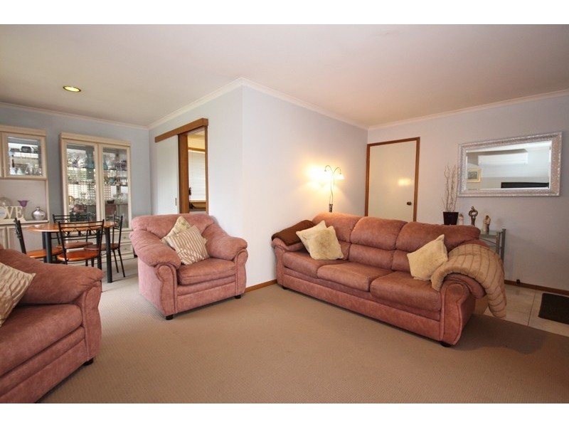 8 Melvyn Crescent, Mount Clear VIC 3350