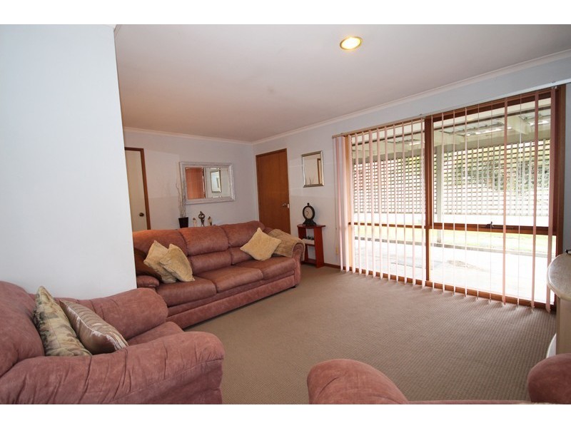 8 Melvyn Crescent, Mount Clear VIC 3350