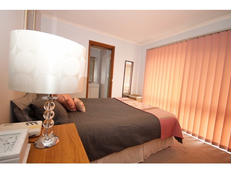 8 Melvyn Crescent, Mount Clear VIC 3350