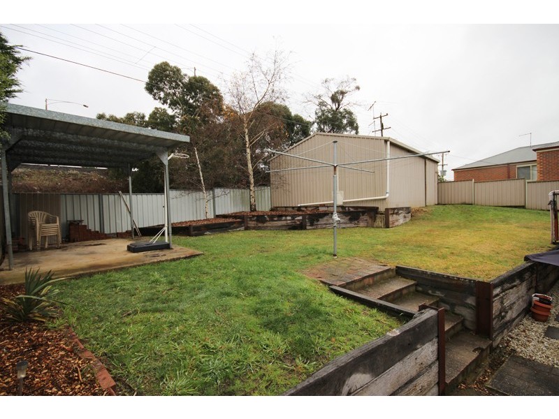 8 Melvyn Crescent, Mount Clear VIC 3350