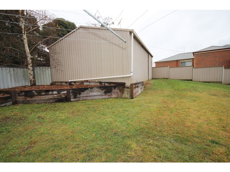 8 Melvyn Crescent, Mount Clear VIC 3350