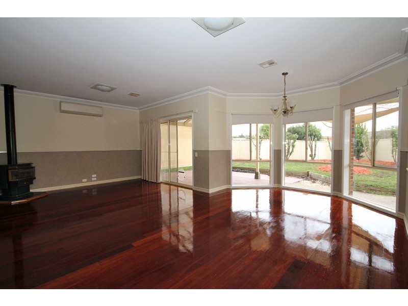 41 Rowan Parade, Wendouree VIC 3355