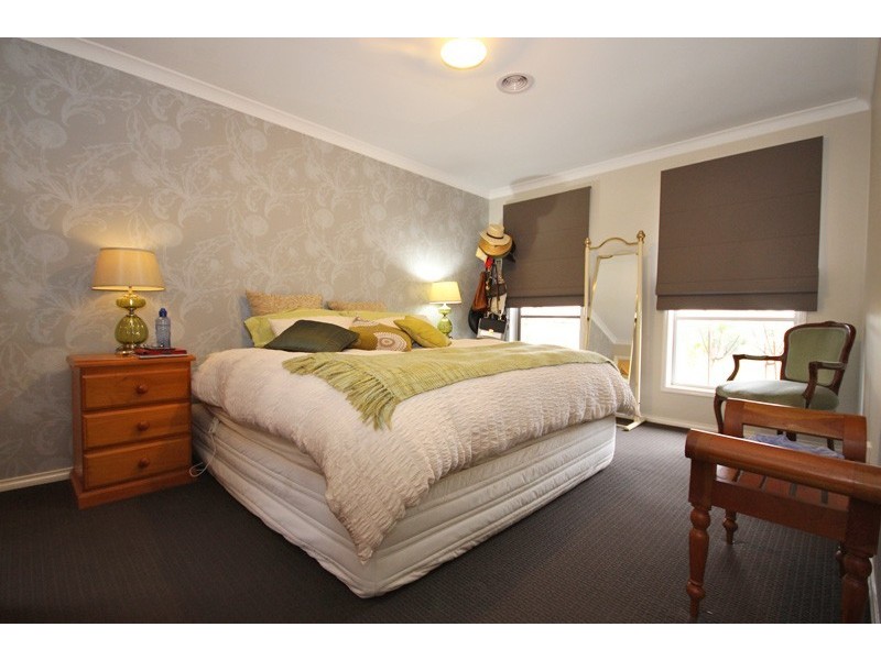 37 The Ridge, Delacombe VIC 3356