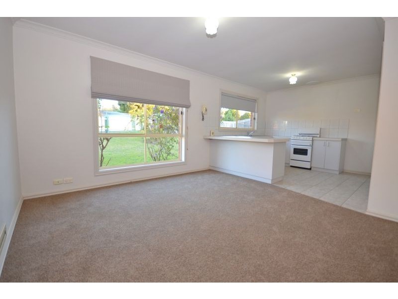 1/106 Whitehorse Road, Mount Clear VIC 3350