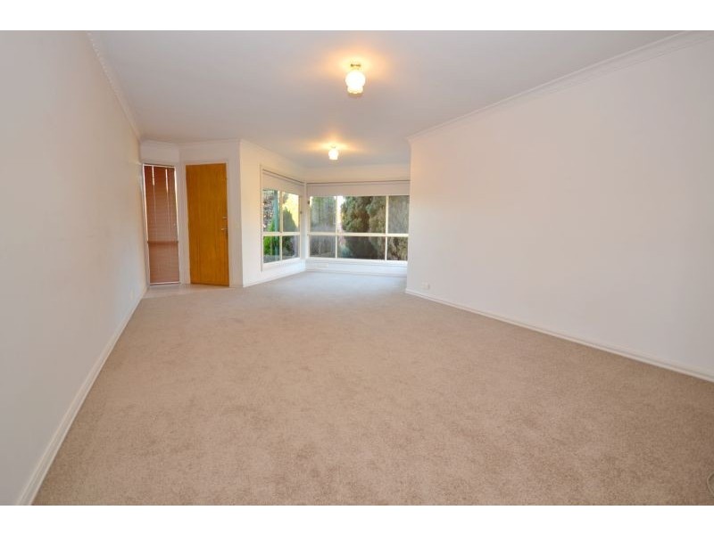 1/106 Whitehorse Road, Mount Clear VIC 3350