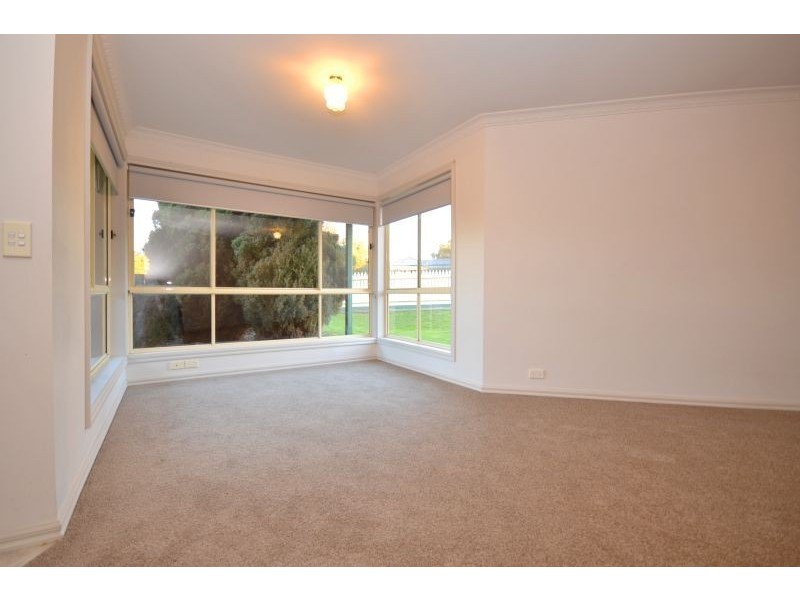 1/106 Whitehorse Road, Mount Clear VIC 3350