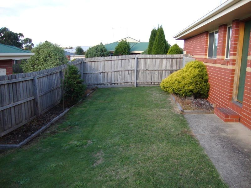 1/106 Whitehorse Road, Mount Clear VIC 3350