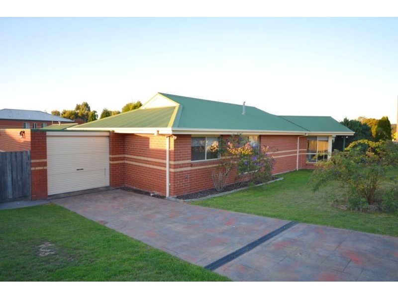 1/106 Whitehorse Road, Mount Clear VIC 3350