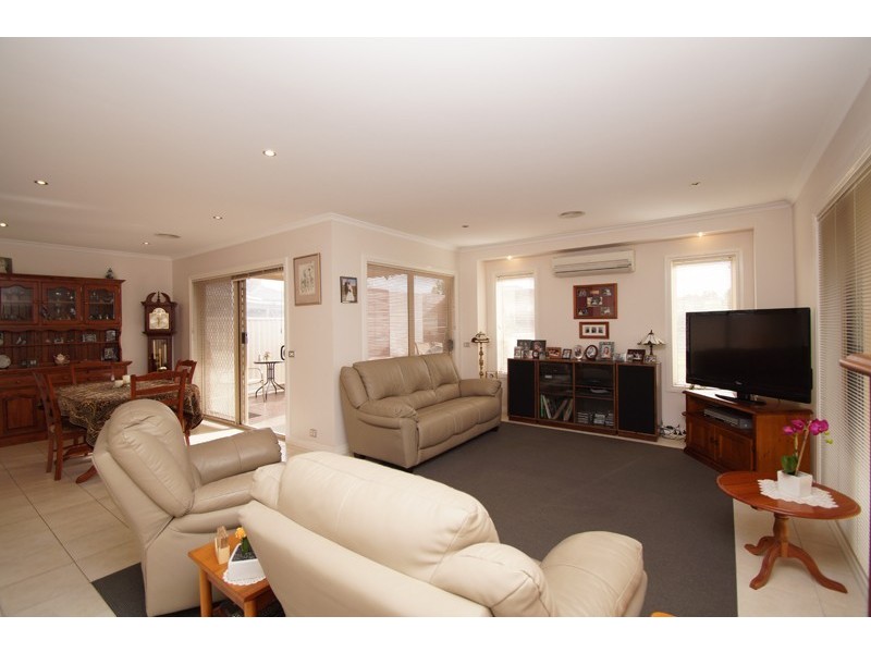 98 Birdwood Avenue, Sebastopol VIC 3356