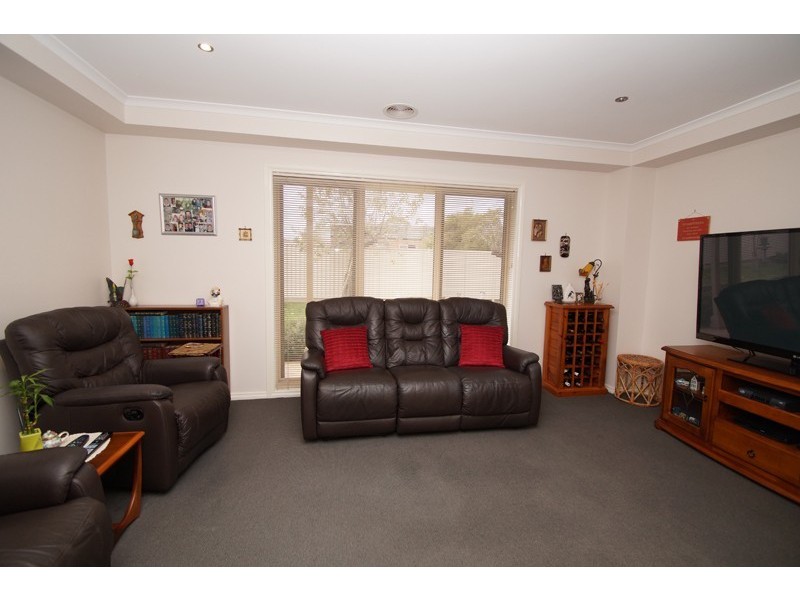 98 Birdwood Avenue, Sebastopol VIC 3356