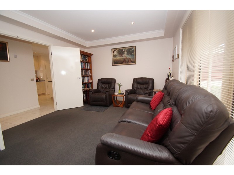 98 Birdwood Avenue, Sebastopol VIC 3356