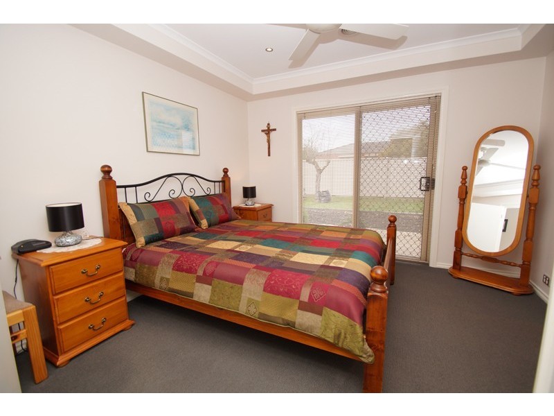 98 Birdwood Avenue, Sebastopol VIC 3356