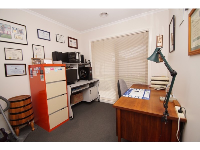 98 Birdwood Avenue, Sebastopol VIC 3356