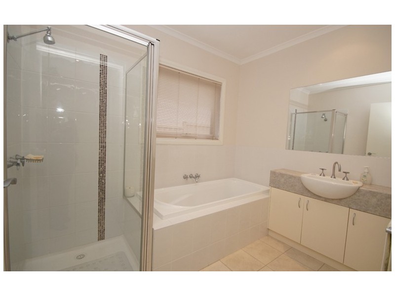 98 Birdwood Avenue, Sebastopol VIC 3356