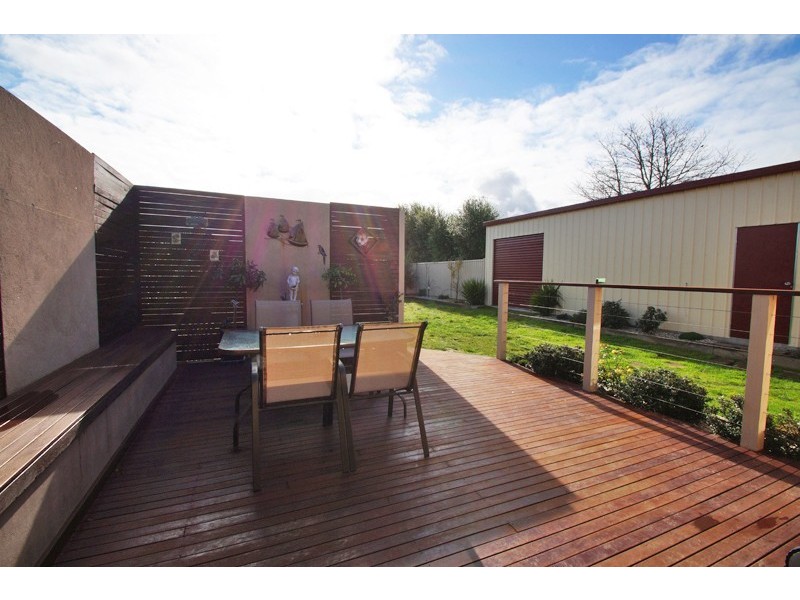 98 Birdwood Avenue, Sebastopol VIC 3356