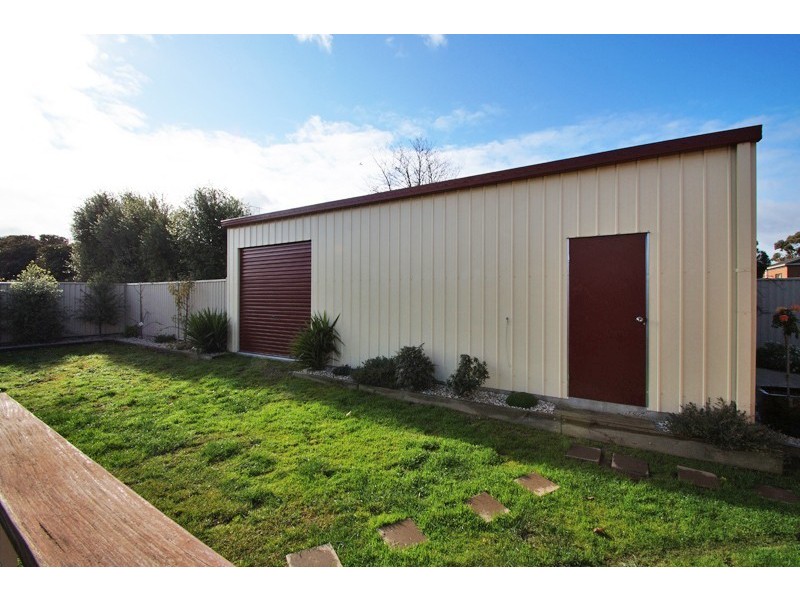 98 Birdwood Avenue, Sebastopol VIC 3356