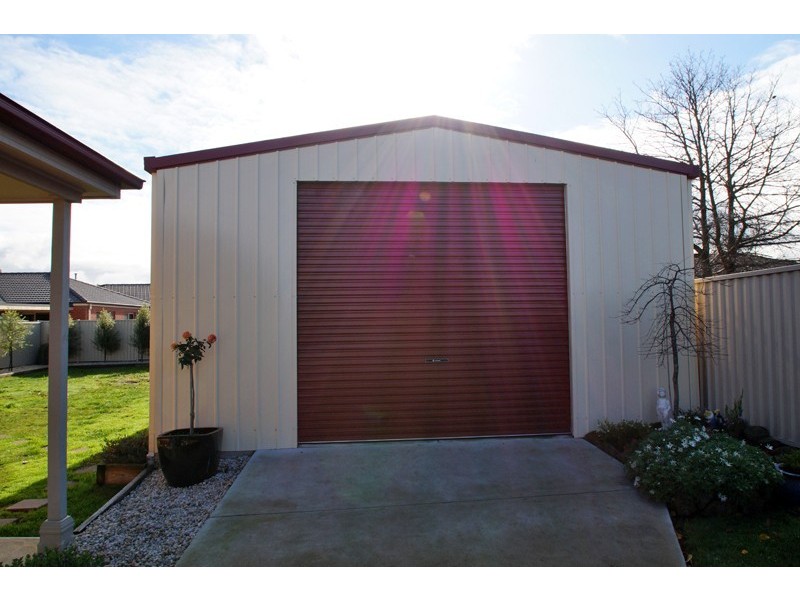 98 Birdwood Avenue, Sebastopol VIC 3356