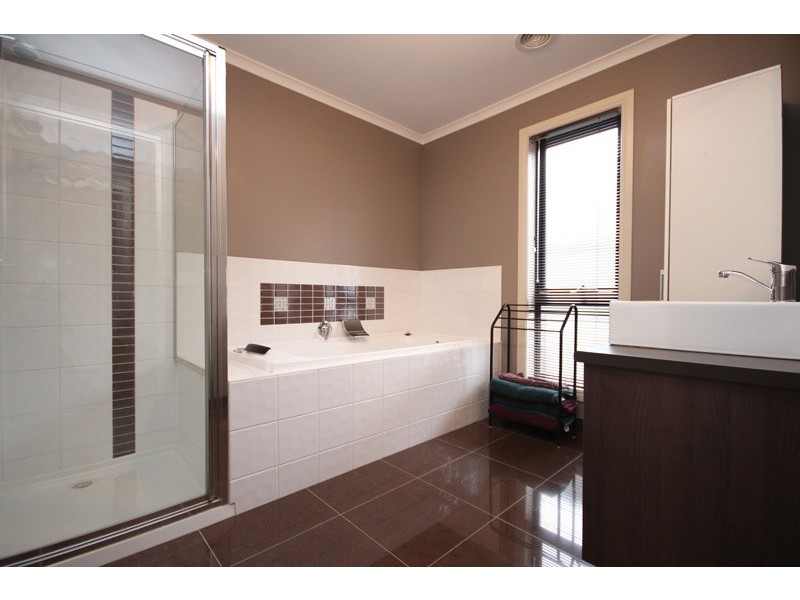 101 Alfredton Drive, Alfredton VIC 3350