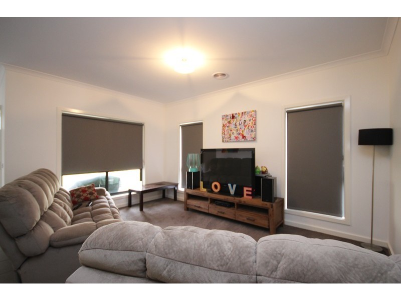 39 Ascot Gardens Drive, Delacombe VIC 3356