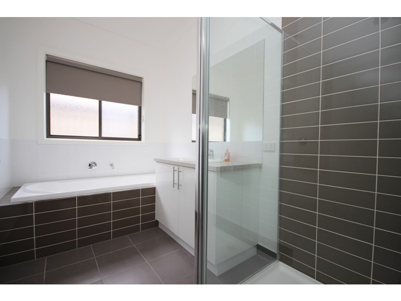 39 Ascot Gardens Drive, Delacombe VIC 3356